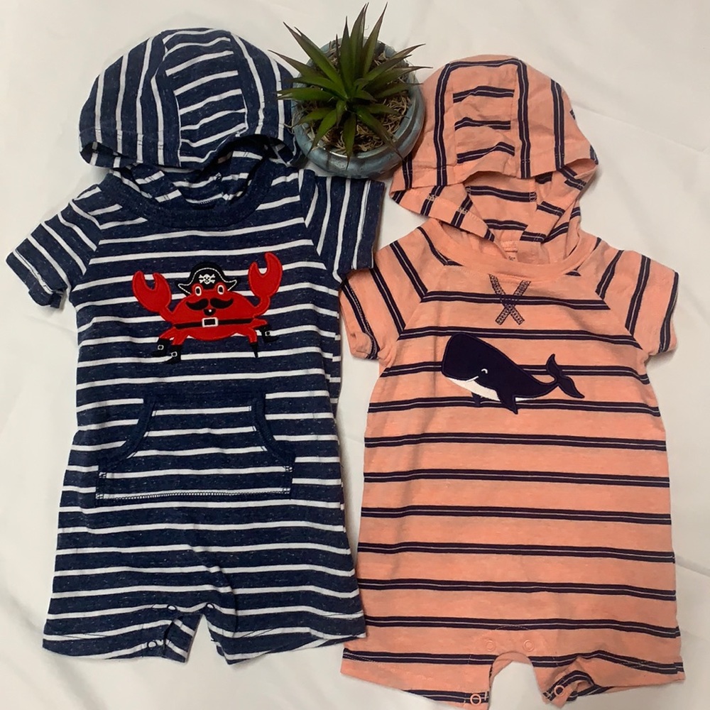Baby boy’s Carter’s 9 month hooded rompers
